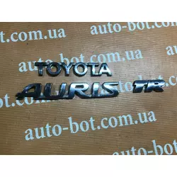 надпись шильдик Toyota Auris
