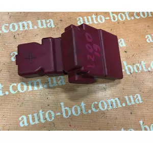 Кришка плюсової клеми акумулятора Mitsubishi L200 Кришка плюсової клеми акумулятора Mitsubishi L200