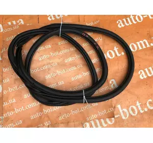 Ущільнювач дверного отвору передній Audi Q7 Ущільнювач дверного отвору передній Audi Q7