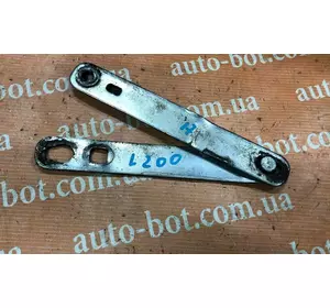 Обмежувач заднього борту Mitsubishi L200 Обмежувач заднього борту Mitsubishi L200