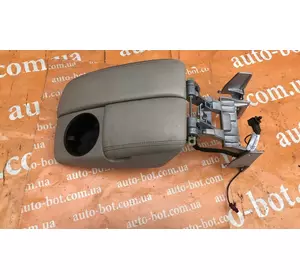 Підлокітник Audi Q7 Підлокітник Audi Q7