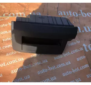 Бардачок під сидіння лівий передній Volkswagen Amarok Бардачок під сидіння лівий передній Volkswagen Amarok