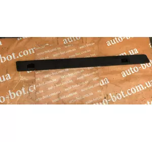 Накладка багажника права Audi Q7 Накладка багажника права Audi Q7