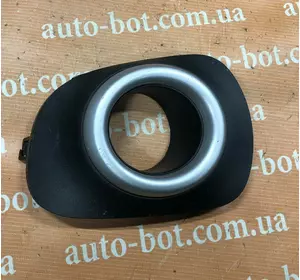 Накладка протитуманної фари лівої Mitsubishi L200 Накладка протитуманної фари лівої Mitsubishi L200