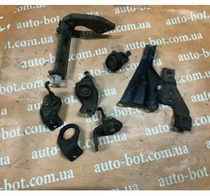 Крепление радиатора кондиционера Toyota Land Cruiser Prado 120 Крепление радиатора кондиционера Toyota Land Cruiser Prado 120