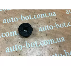 Подушка радиатора SsangYong Korando C Подушка радиатора SsangYong Korando C