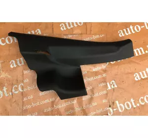 Накладка задней стойки нижняя правая Audi Q7 Накладка задней стойки нижняя правая Audi Q7