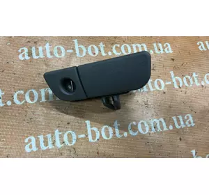 замок бардачка Mitsubishi L200 замок бардачка Mitsubishi L200