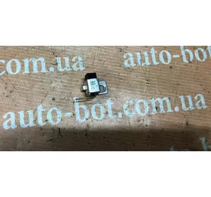 Датчик концевик выключатель ручника SsangYong Korando C Датчик концевик выключатель ручника SsangYong Korando C