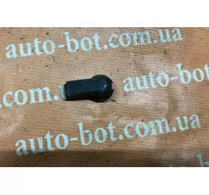 Колпачек клеммы генератора Toyota Land Cruiser Prado 120 Колпачек клеммы генератора Toyota Land Cruiser Prado 120